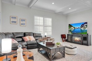 Smart TV, fireplace, foosball, books - Oceanview Rooftop Patio Overlooking Flagler Beach W Firepit, Game Room, Bikes (Flagler Beach)
