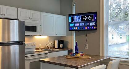 Hip Suite-1st Floor - Arts District/Farmers Mkt/Cafes/Breweries-Near Lake George