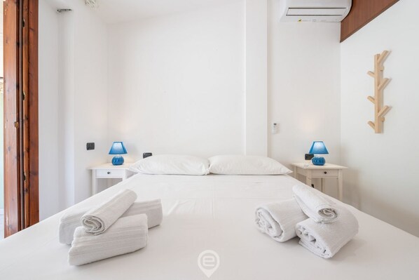 2 chambres, lit de bébé portatif, Wi-Fi, literie fournie