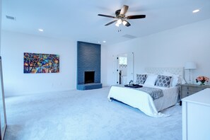 5 bedrooms, iron/ironing board, WiFi, bed sheets - Spacious 5-bed 3-ba house Dallas with Game Room, Pool, Hot Tub, Wifi (Dallas)