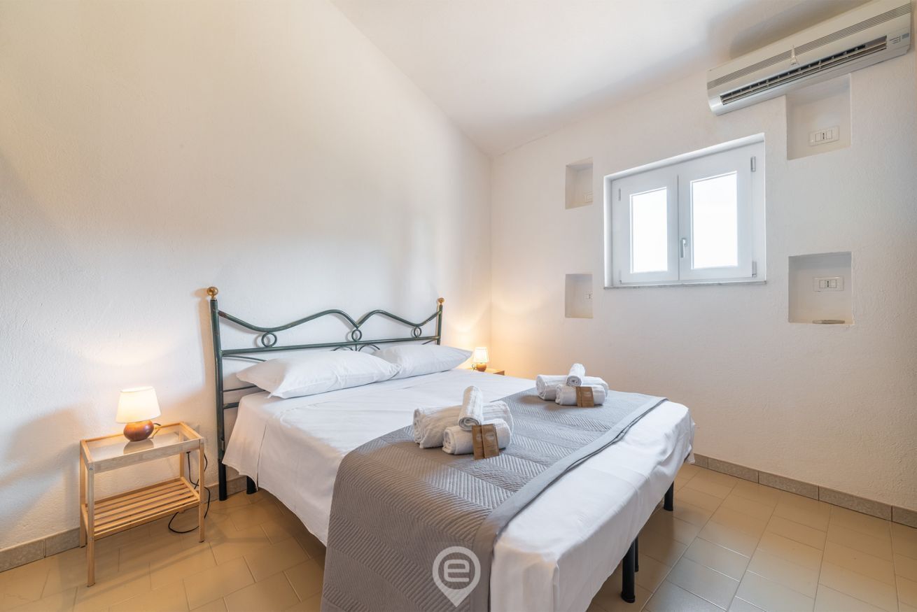 3 bedrooms, travel crib, WiFi, bed sheets
