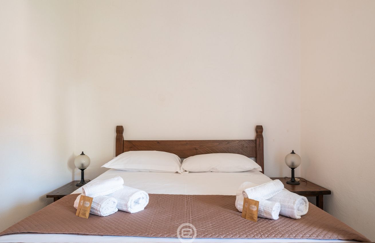 3 bedrooms, travel crib, WiFi, bed sheets