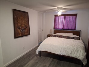 2 bedrooms, iron/ironing board, WiFi, bed sheets