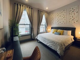 Escritorio y espacio para trabajar con laptop