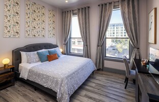 Standard Single Room, 1 King Bed, Non Smoking | Desk, laptop workspace, iron/ironing board, free WiFi