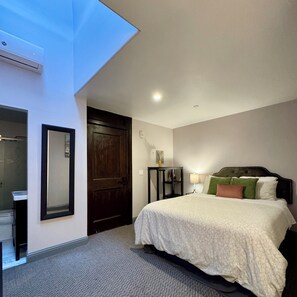 Bureau, espace de travail pour ordinateur portable