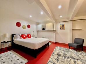 4 bedrooms, desk, iron/ironing board, WiFi