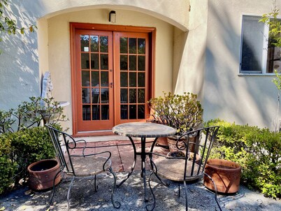 Charming 4-bedroom house with AC, WiFi in pleasant Menlo Park