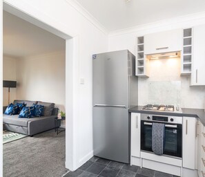 Réfrigérateur, micro-ondes, four, lave-vaisselle