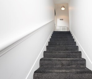 Interior - Modern 2 bedroom apartment with parking and wifi. (Glasgow)