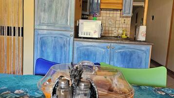 Apartment, 3 Bedrooms, Accessible, Balcony | Dining