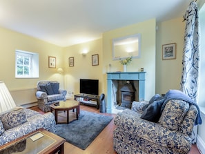 TV, fireplace - 3 bedroom accommodation in Okehampton - Sticklepath (Okehampton - Sticklepath)