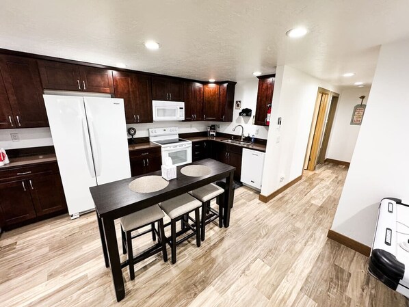 Fridge, microwave, oven, stovetop