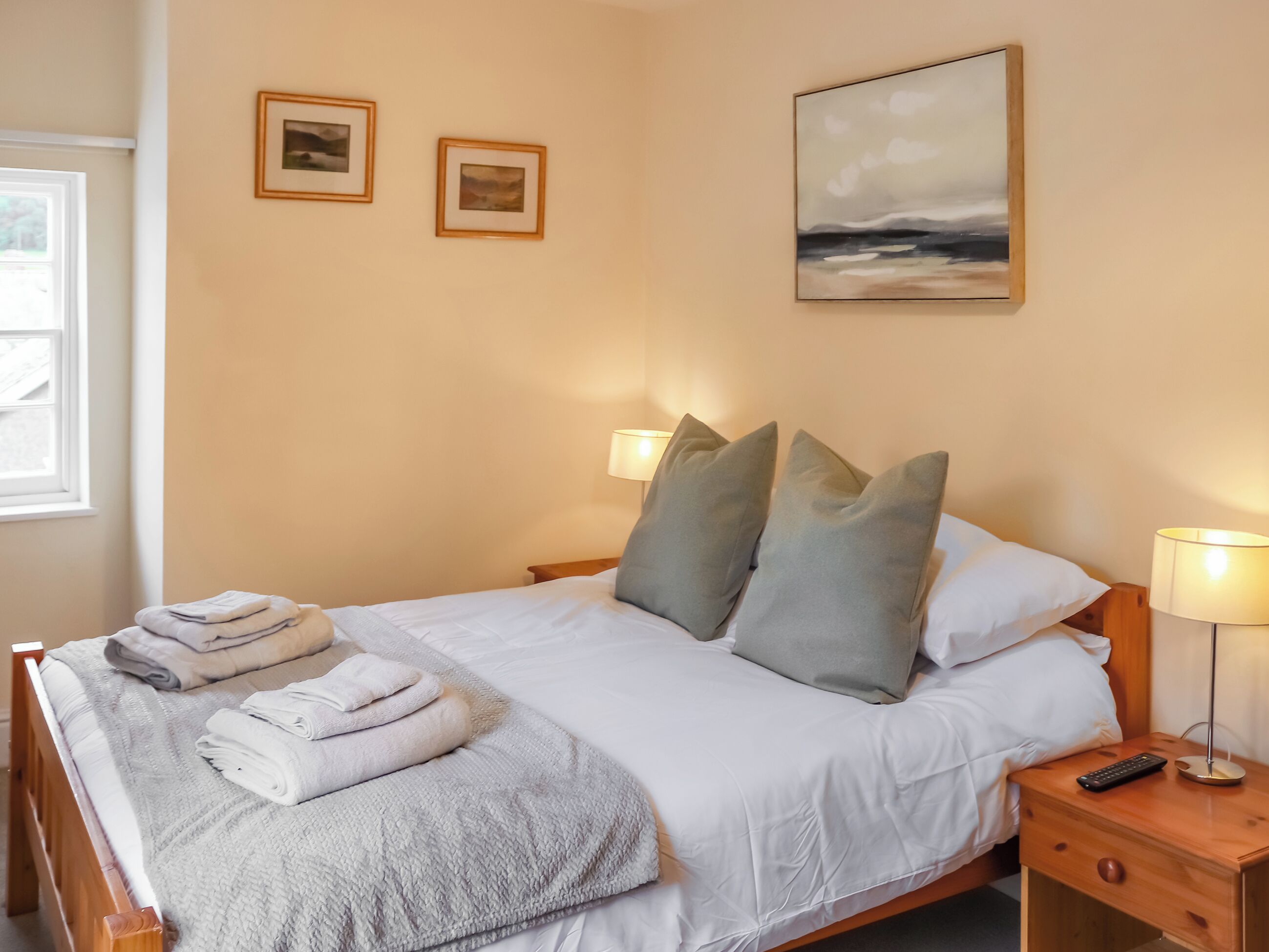 2 bedrooms, WiFi (free), bed sheets