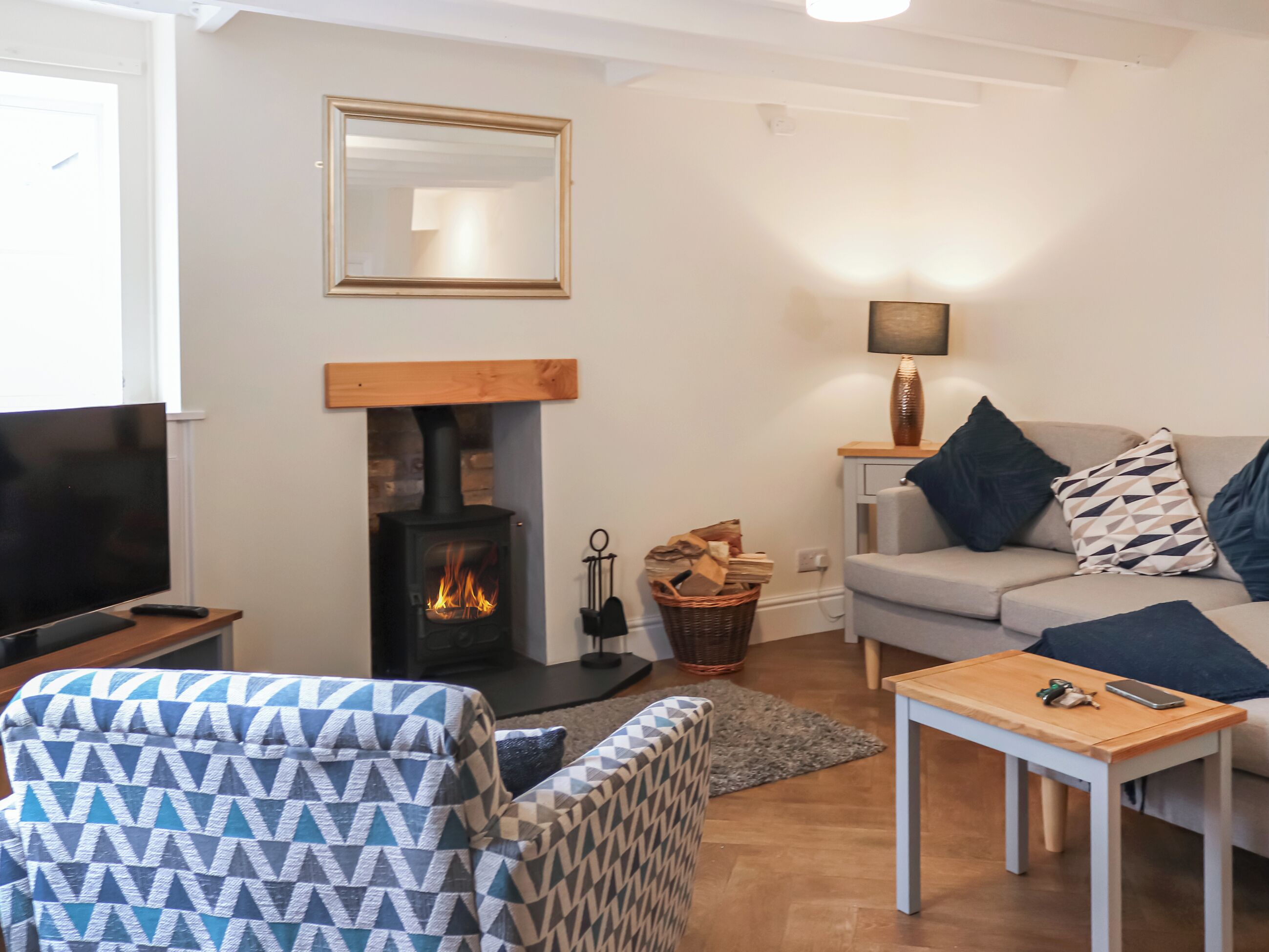 TV, fireplace