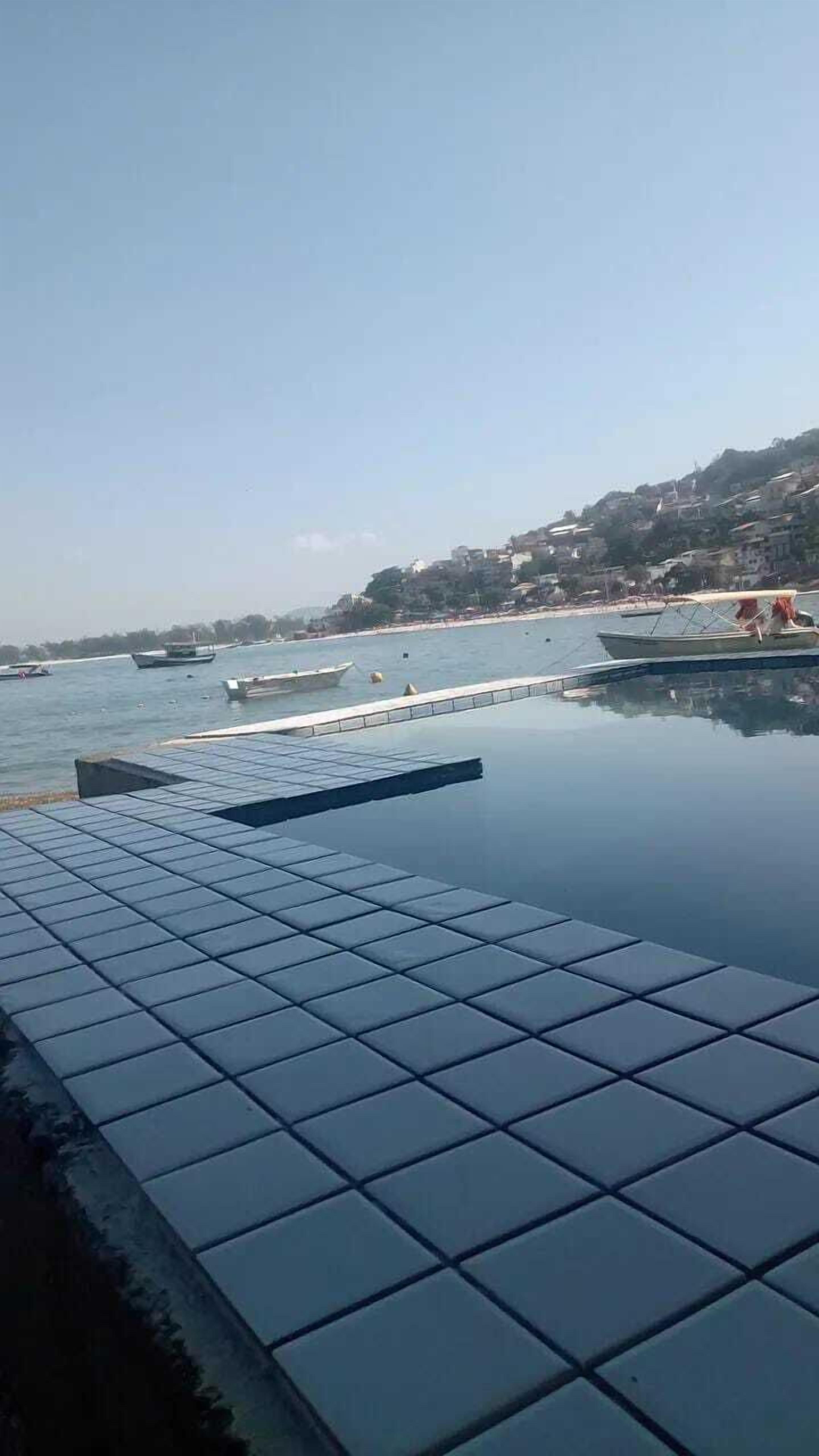 6 piscines extérieures