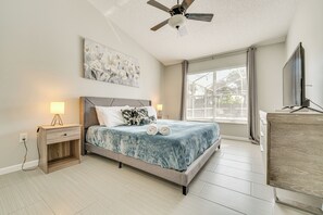 4 bedrooms, iron/ironing board, Internet, bed sheets - 6 Mi to Lake Louisa State Park: Home w/ Pool (Clermont)