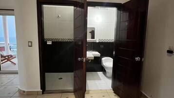 Dusche, Handtücher, Seife, Toilettenpapier