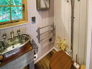 Towels - 1 bedroom accommodation in Cardinham, near Bodmin (Cardinham, near Bodmin)