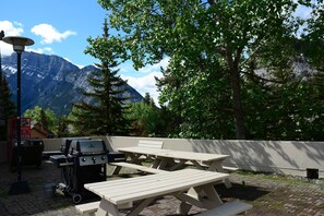 Outdoor dining - Quiet + Cozy Rockies Condo | Rundle View Balcony! (Banff)