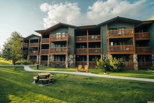 Cozy Room in the Mountains | On-Site Ski Lockers!