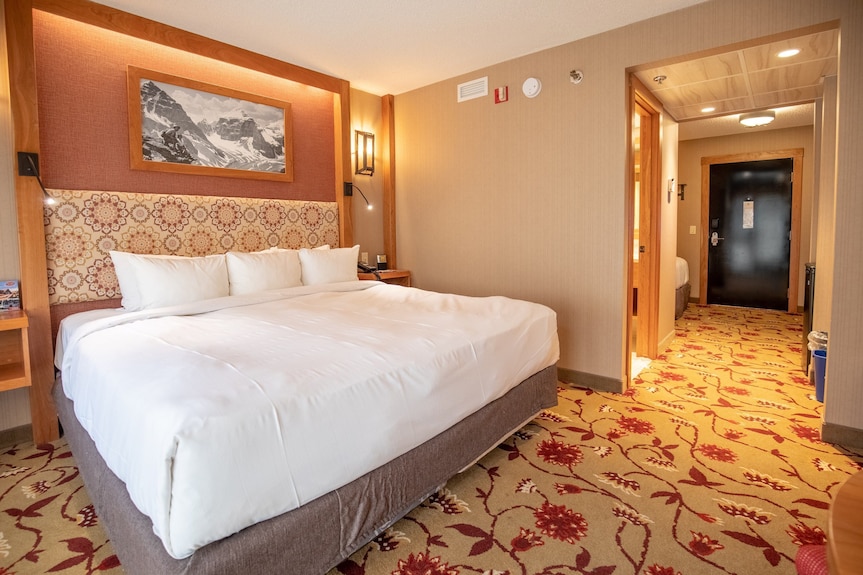 Stunning Hotel Suite - King And Queen Beds! - Banff