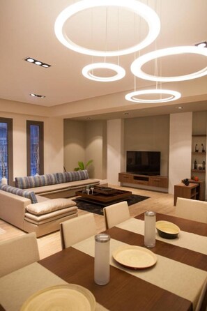Classic Condo, Balcony, Garden View