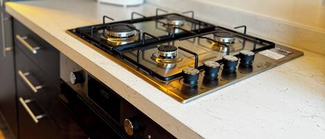 Fridge, microwave, oven, stovetop