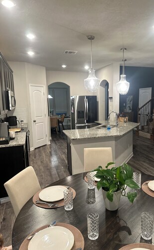 Spacious house great for indoor/outdoor gatherings in Bryan-College Station