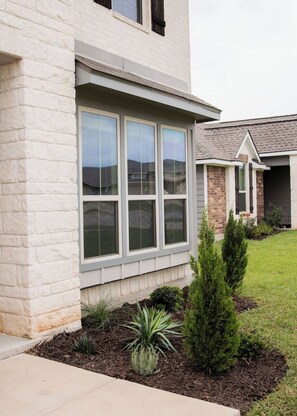 Exterior detail - Spacious house great for indoor/outdoor gatherings in Bryan-College Station (Bryan)