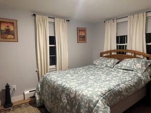 2 bedrooms, travel cot, free WiFi, bed sheets