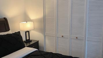 1 habitación, tabla de planchar con plancha, wifi y ropa de cama