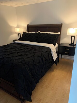 1 dormitorio, tabla de planchar con plancha, wifi y ropa de cama