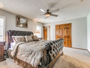 5 bedrooms, iron/ironing board, WiFi, bed sheets