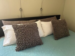 1 habitación, escritorio, tabla de planchar con plancha y wifi gratis 