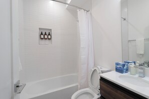 Bathroom - Unit 2: Cozy 1-Bed in the heart of Dc (Washington)