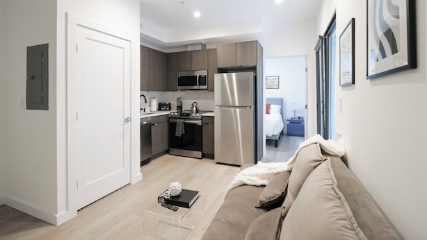 A modern apartment with a kitchen, dining area, and living room. - Unit 2: Cozy 1-Bed in the heart of Dc (Washington)