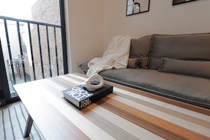 Living area - Unit 6: Studio /Queen +Sofa Bed in the heart of DC (Washington)
