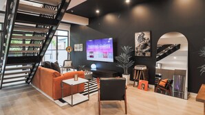 Lobby - Unit 8: Spacious 2BR Penthouse  Sleeps 8 (Washington)