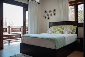 5 bedrooms, iron/ironing board, WiFi, bed sheets