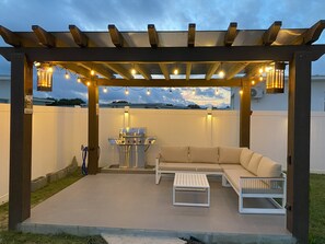 Terrace/patio - 2-bedroom family-friendly house in Las Lajas-Chame with backyard and small pool. (Las Lajas)
