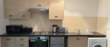 Mikrowelle, Ofen, Wasserkocher, Toaster