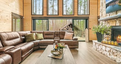Hot tub | Sauna | Fire pit | Pets | Sleeps 16 | Huge Deck