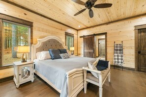 4 bedrooms, desk, free WiFi, bed sheets