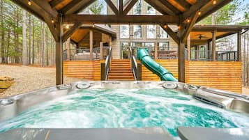 Tina de hidromasaje al aire libre