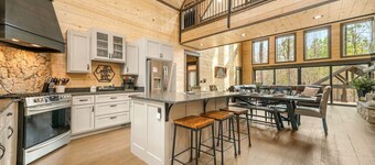 Hot tub | Sauna | Fire pit | Pets | Sleeps 16 | Huge Deck