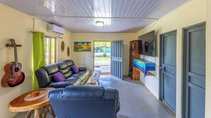 Unclassified image, 4 of 31, button - Chill Surf Getaway, 1 Min Walk to the Beach (Parrita)
