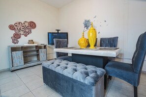Cottage, Multiple Beds | Dining room - Radiant Family House l Rooftop & Pool (Zapopan)