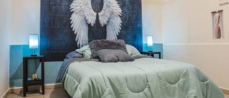 Mökki, useita sänkyjä | 3 makuuhuonetta, silitysrauta/-lauta, ilmainen Wi-Fi