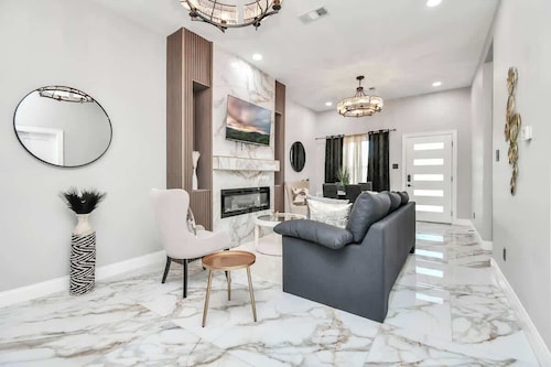 Houston's Marble Gem Near NRG, & Medical Center